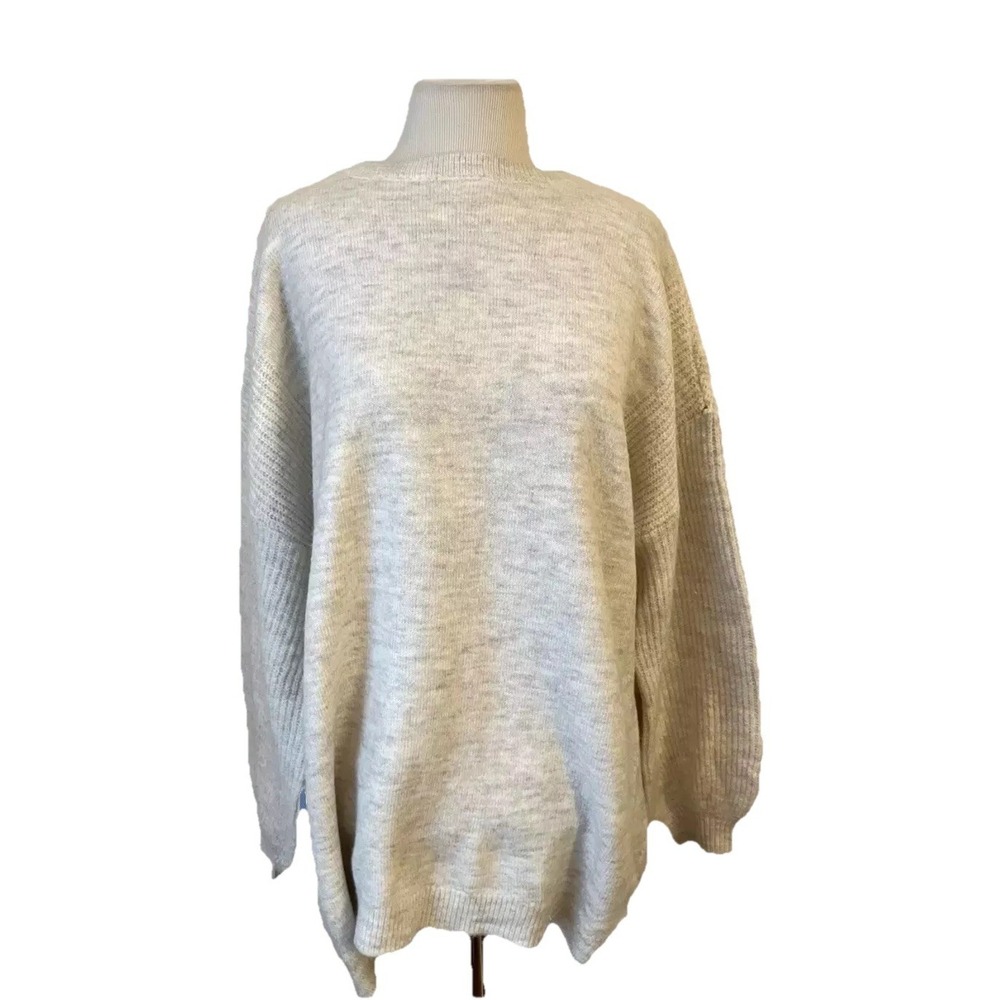Crown and Ivy Sweater Beige Size Large Long Sleeve cozy‎